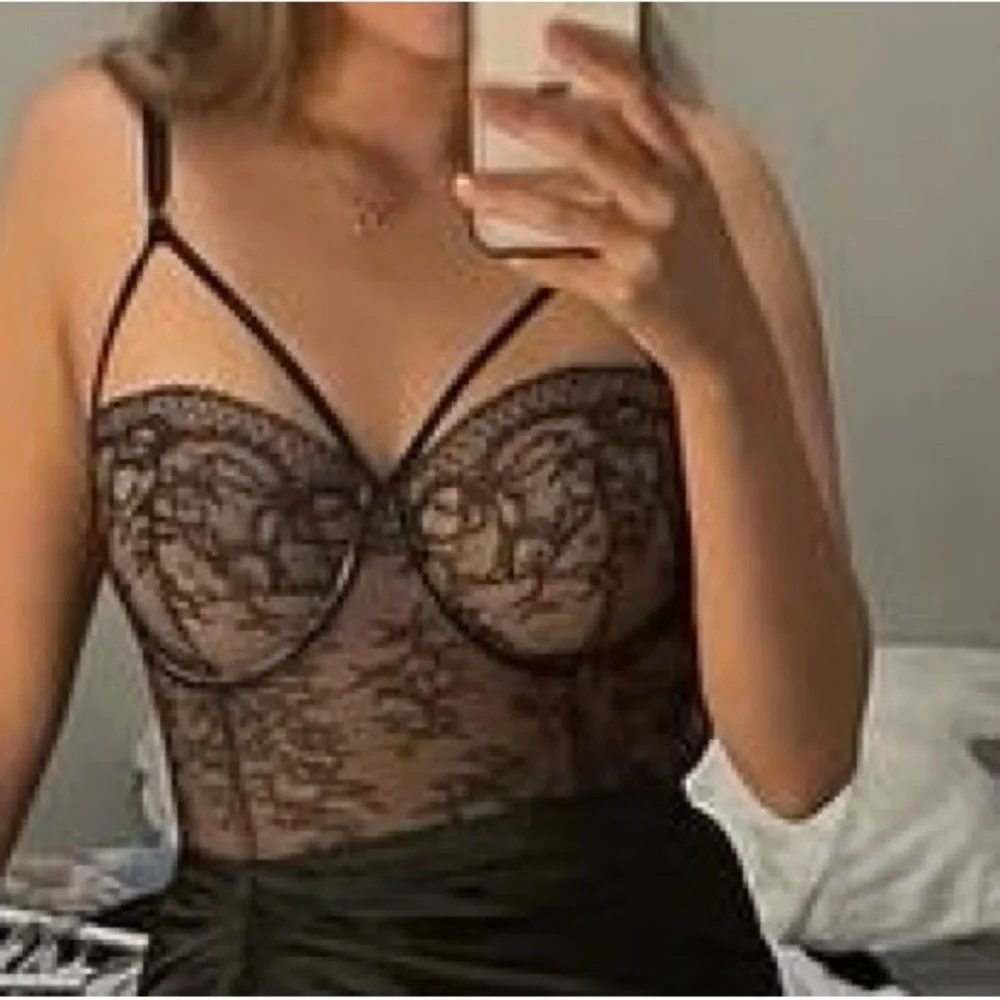 Victoria's Secret Black Lace Crop Top - Picture 2 of 2